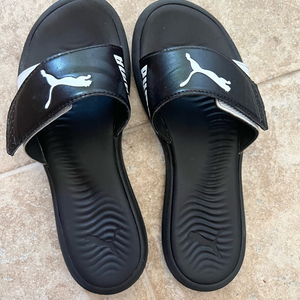 - Puma slides - Picture 2 of 3